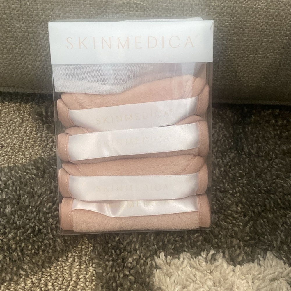 NEW. Skin Medica Facial Cleansing Cloth. 4 pack. Please Read. - Picture 3 of 9